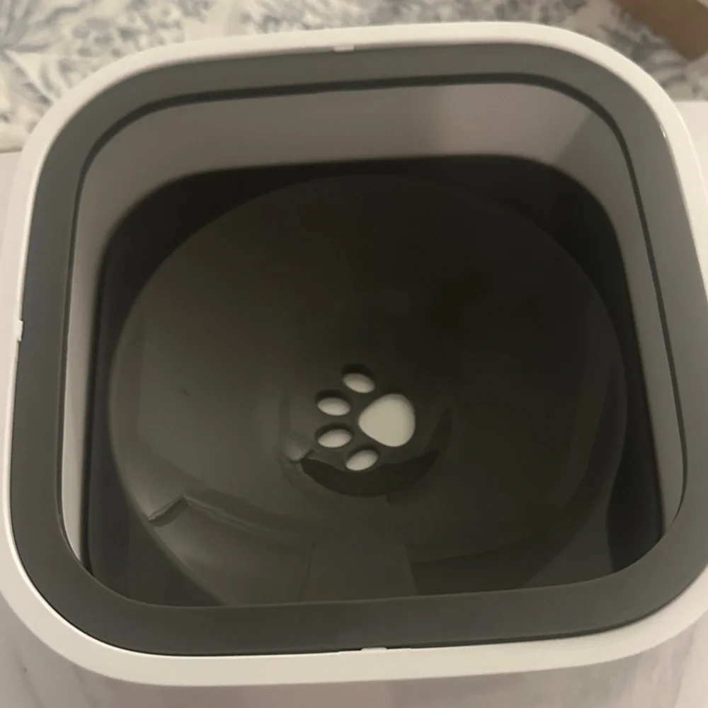 Els Pet White Box